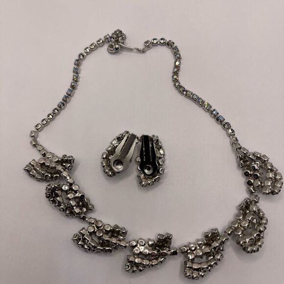 Vintage set aurora borealis and faux pearls necklace earrings - Picture 8 of 9